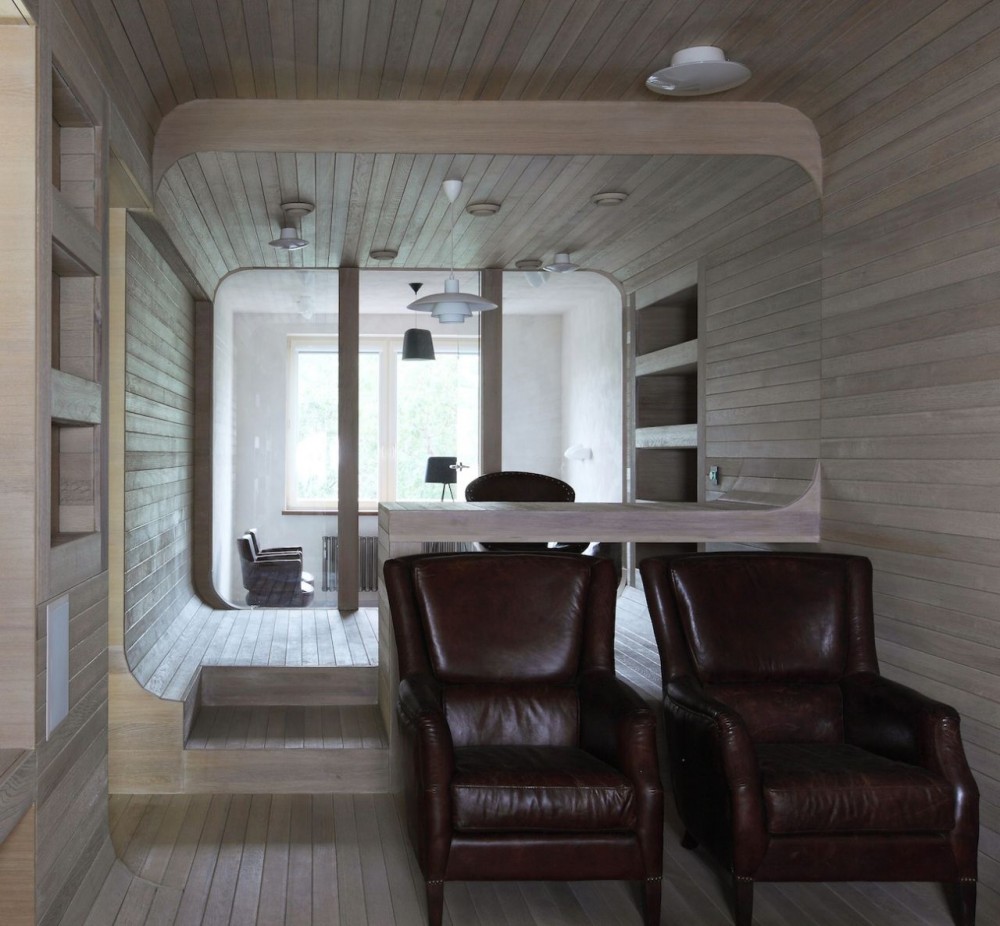 Smolenka “Oak Tube’’ Apartment / Peter Kostelov