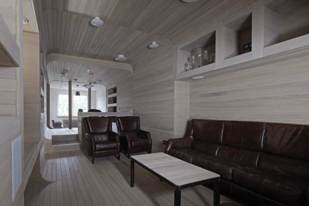 Smolenka “Oak Tube’’ Apartment / Peter Kostelov
