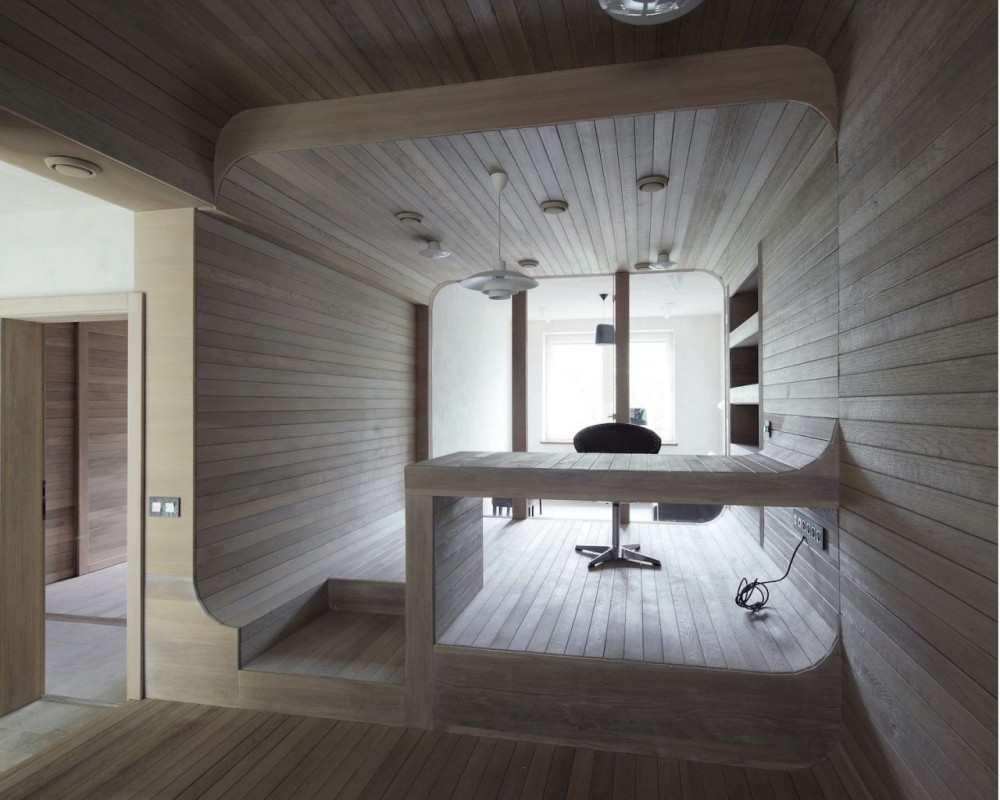Smolenka “Oak Tube’’ Apartment / Peter Kostelov