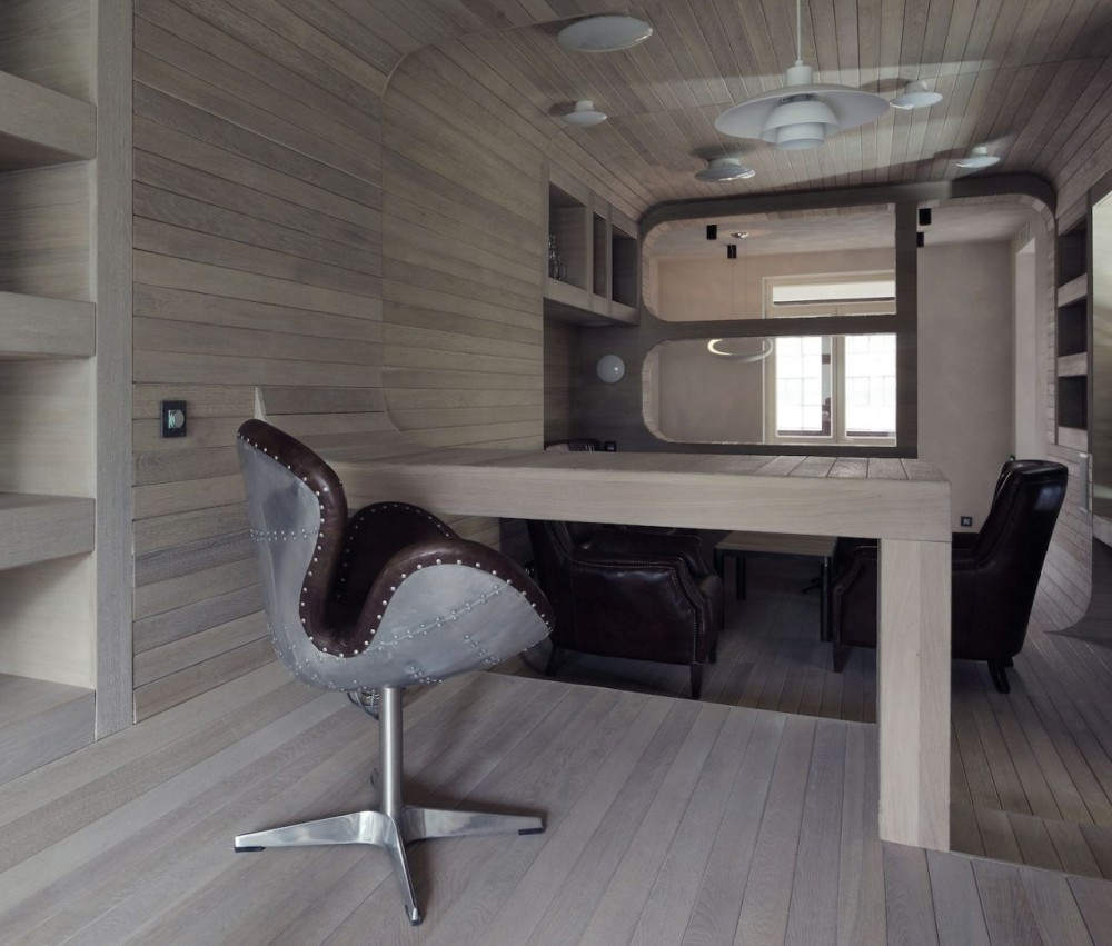 Smolenka “Oak Tube’’ Apartment / Peter Kostelov