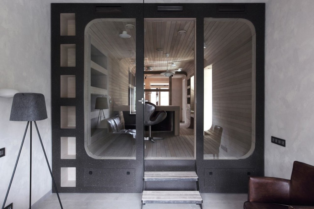 Smolenka “Oak Tube’’ Apartment / Peter Kostelov