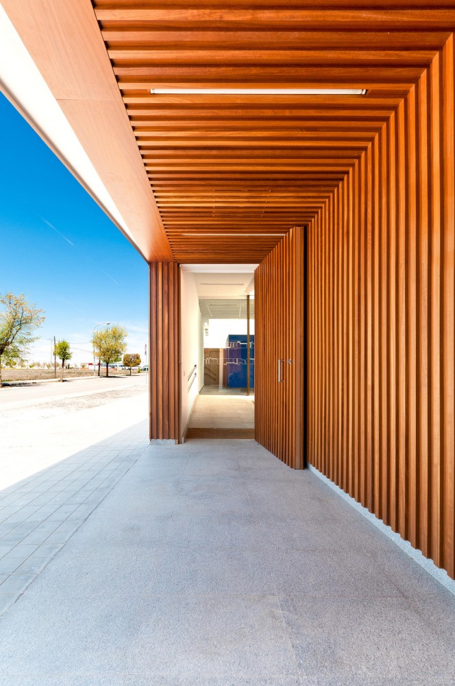 Police Station of Manzanares / Estudio Lamazeta