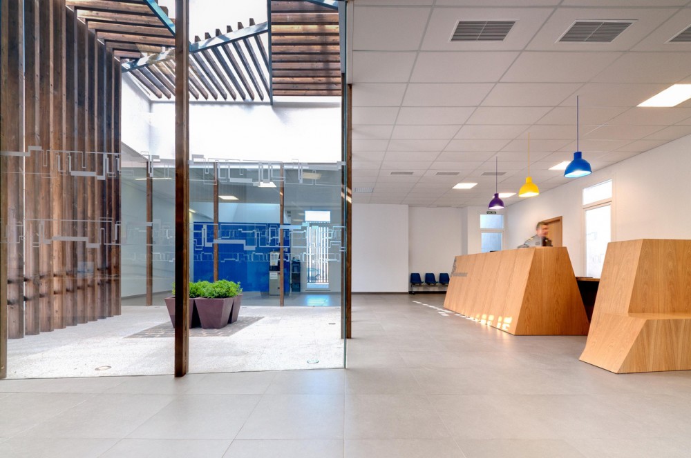 Police Station of Manzanares / Estudio Lamazeta