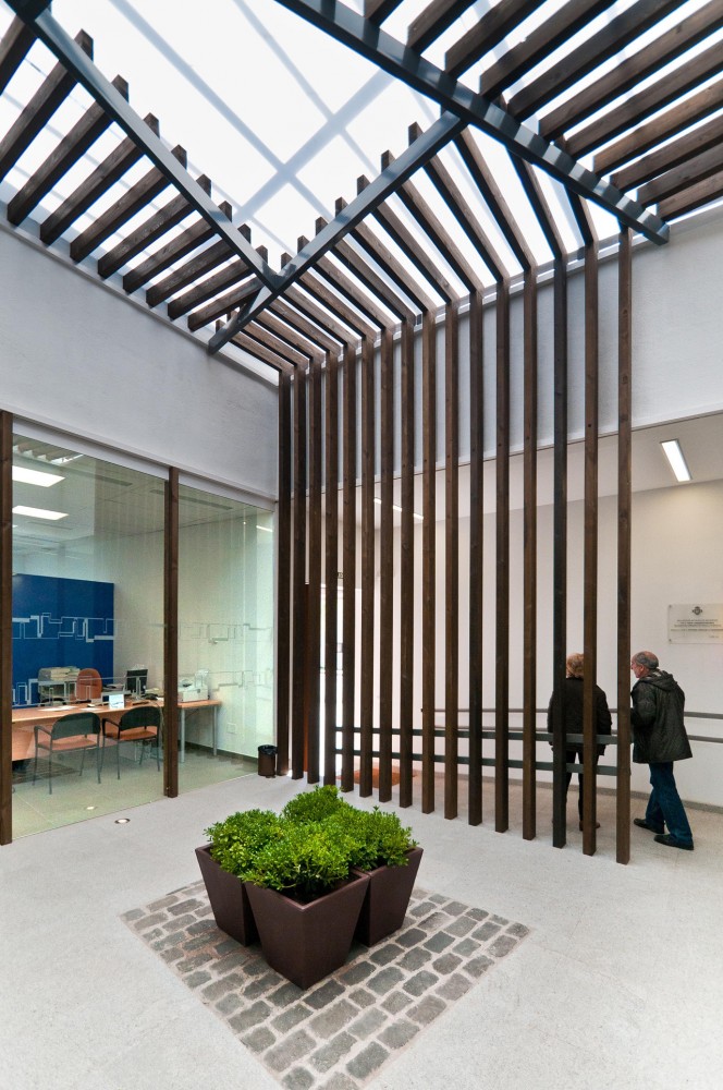 Police Station of Manzanares / Estudio Lamazeta
