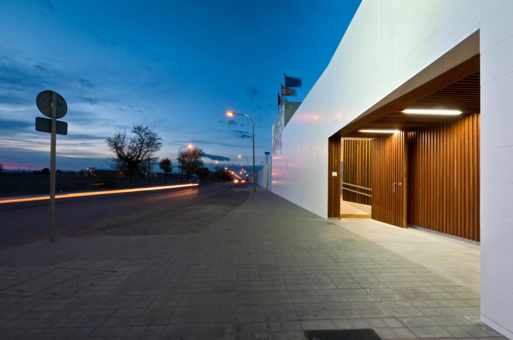 Police Station of Manzanares / Estudio Lamazeta