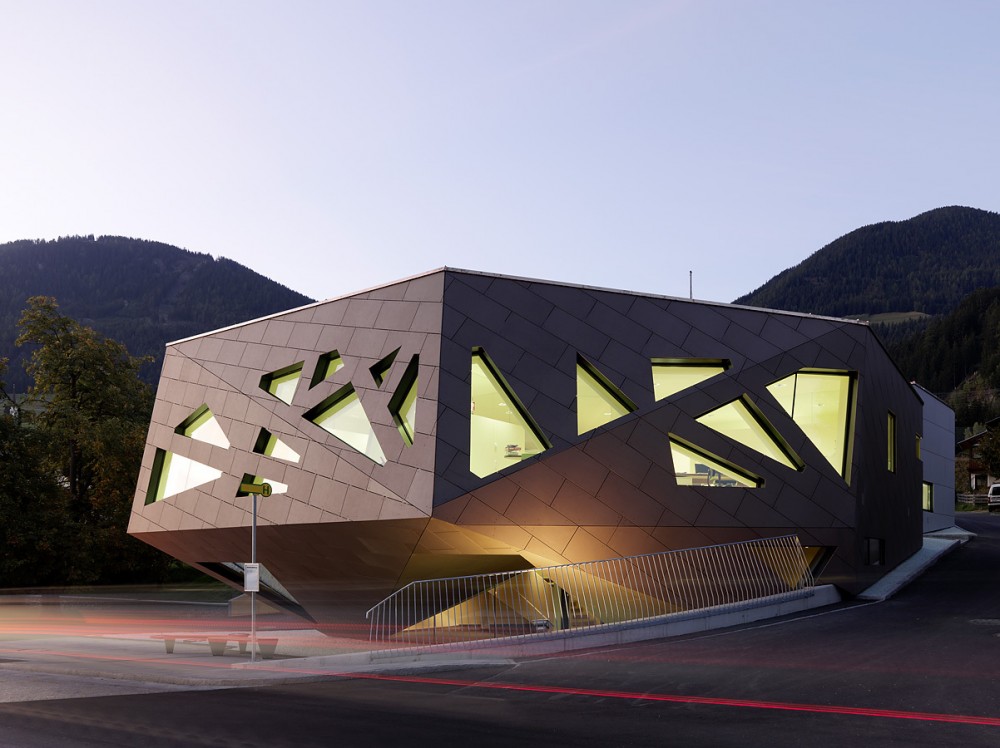 Community Center in Abfaltersbach / Machné Architekten