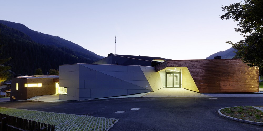Community Center in Abfaltersbach / Machné Architekten