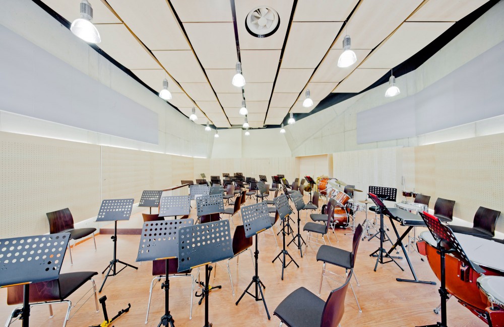 Community Center in Abfaltersbach / Machné Architekten
