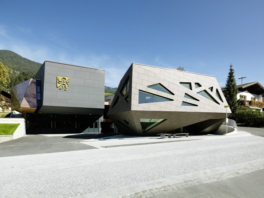 Community Center in Abfaltersbach / Machné Architekten