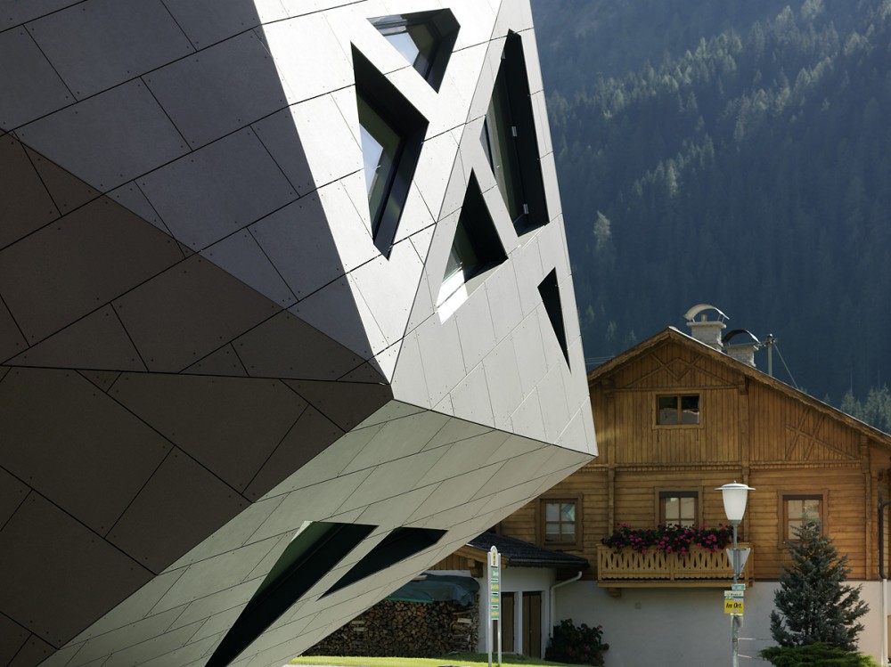 Community Center in Abfaltersbach / Machné Architekten