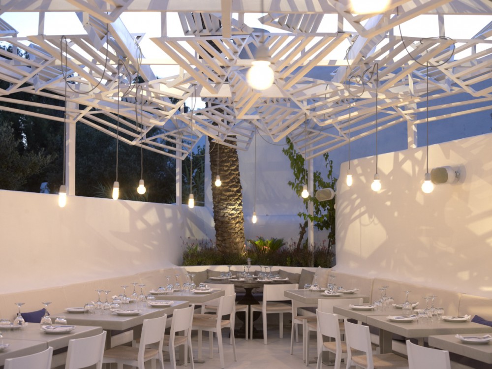 Phos Restaurant in Mykonos Town / LM Architects