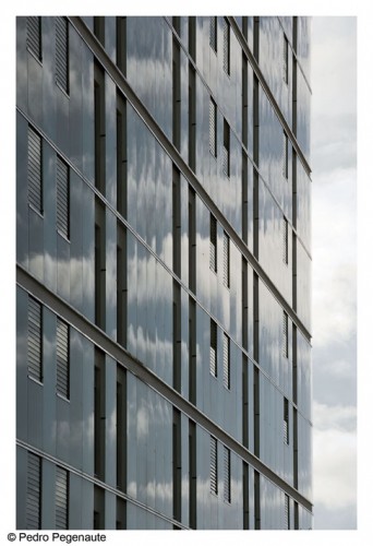 Housing Units in Salburúa / Roberto Ercilla Arquitectura