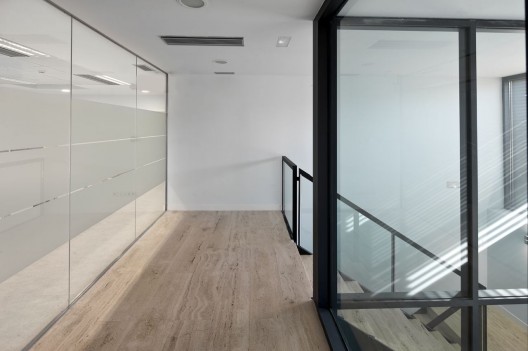 Etxezabala Office Building / AH Asociados