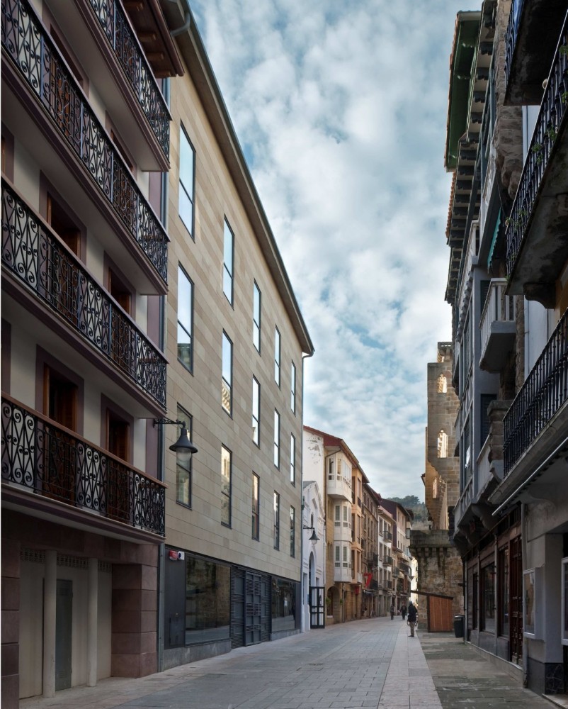 Etxezabala Office Building / AH Asociados