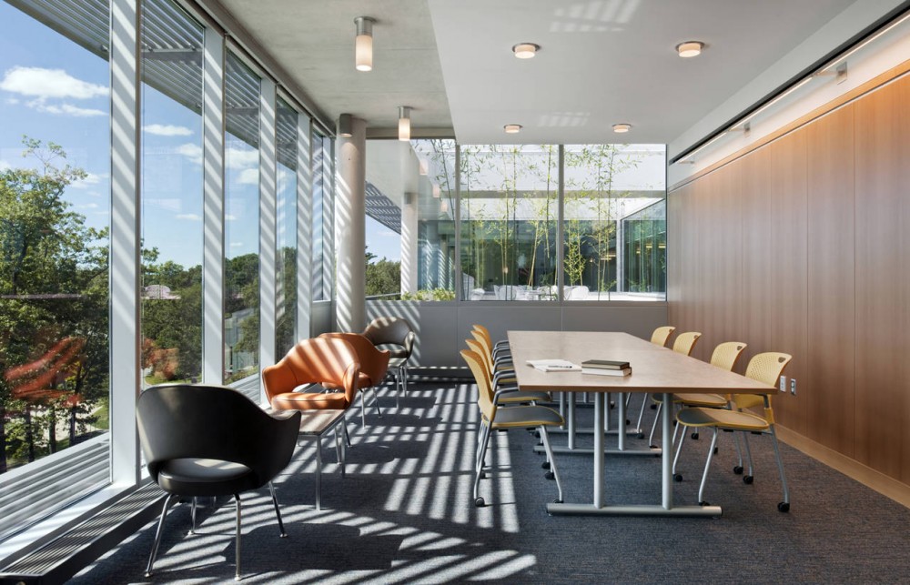 Brandeis Mandel Center / Kallmann McKinnell & Wood Architects