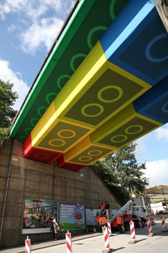 LEGOs Hack Bridge in Germany