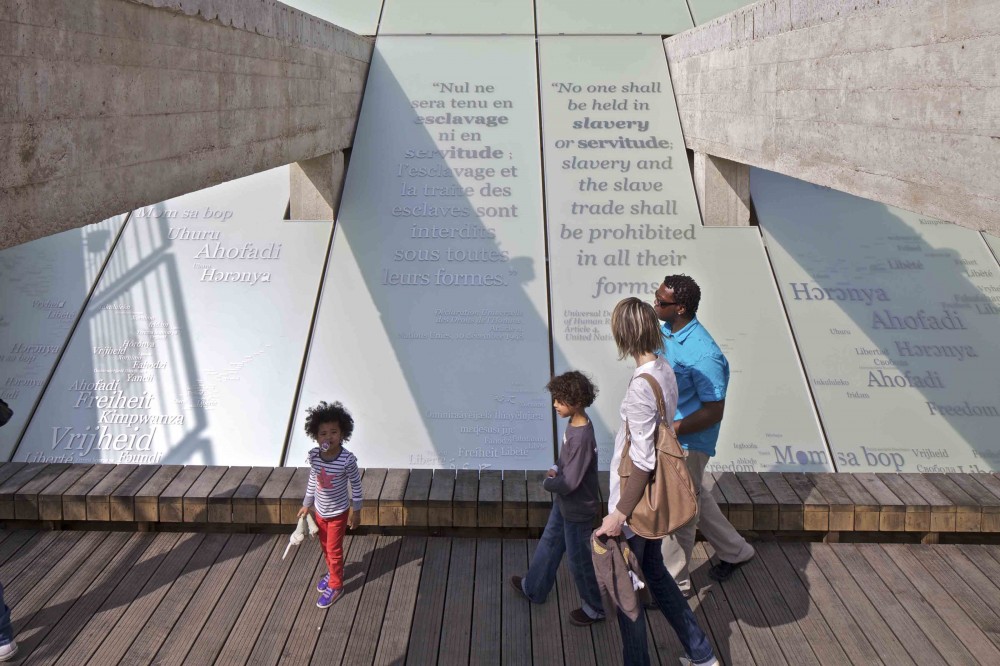 Memorial to the Abolition of Slavery / Wodiczko + Bonder