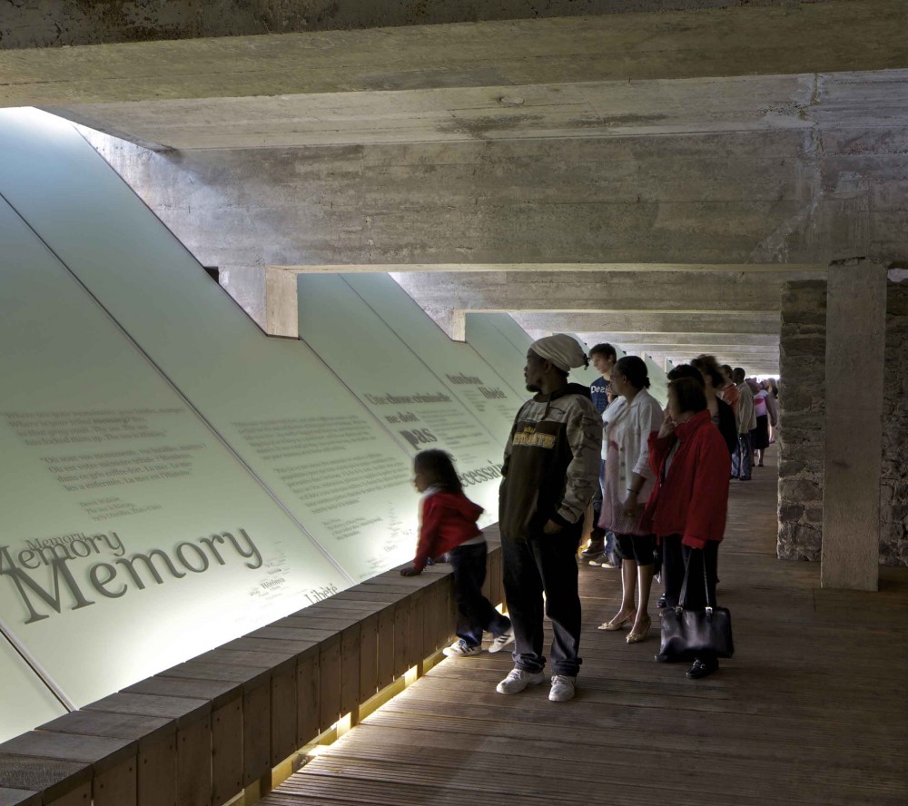 Memorial to the Abolition of Slavery / Wodiczko + Bonder