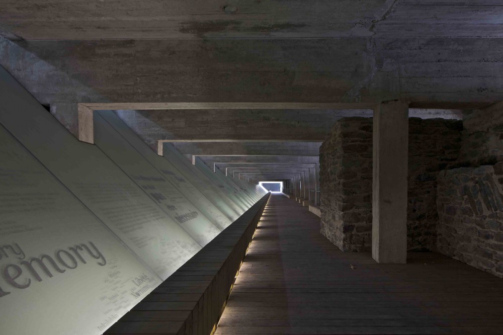 Memorial to the Abolition of Slavery / Wodiczko + Bonder