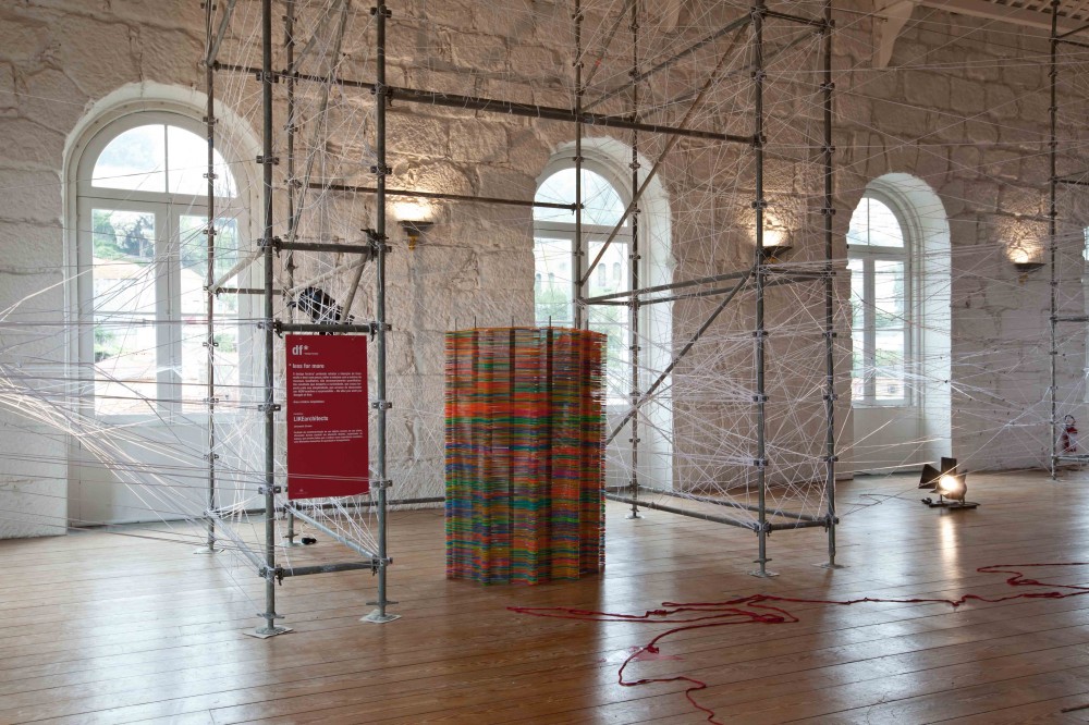 Chromatic Screen / Like Architects