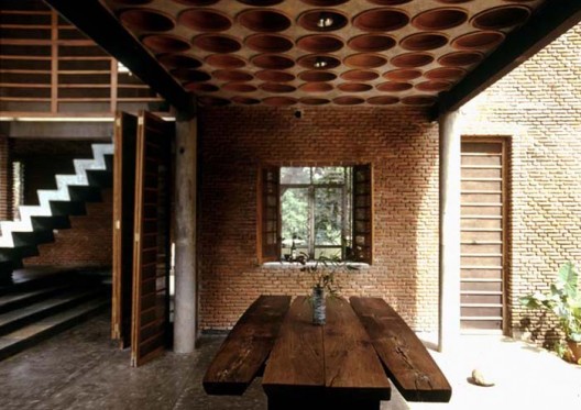 Wall house / Anupama Kundoo