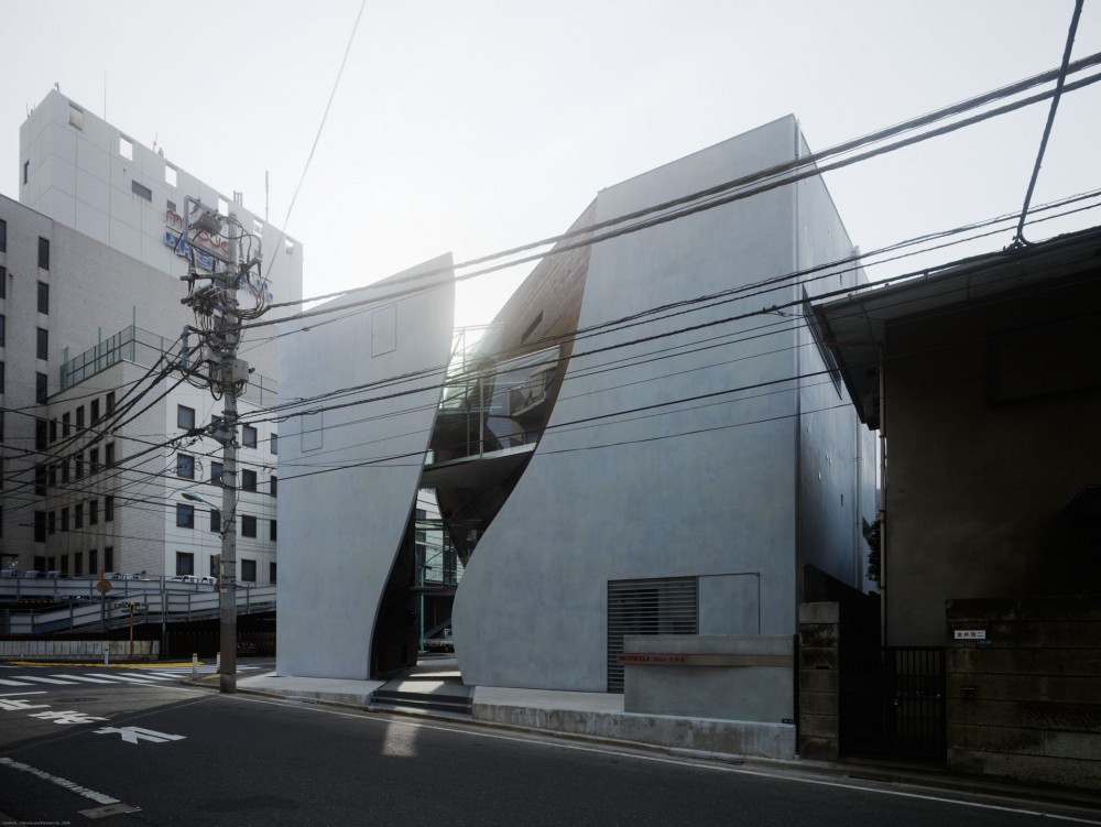 Sunwell Muse Kitasando / Takato Tamagami and Tsutomu Hasegawa