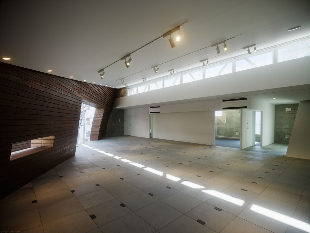 Sunwell Muse Kitasando / Takato Tamagami and Tsutomu Hasegawa