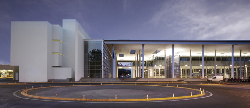New Entrance of Careggi Hospital / IPOSTUDIO Architects