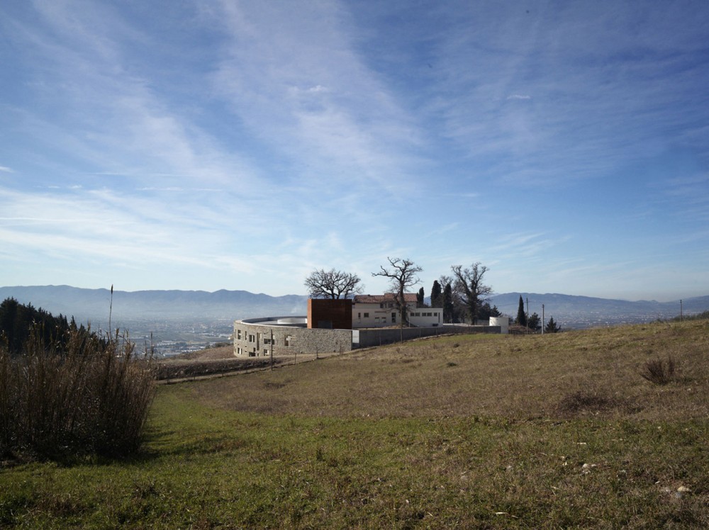 Health Centre and Houses for Elderly People / IPOSTUDIO Architects