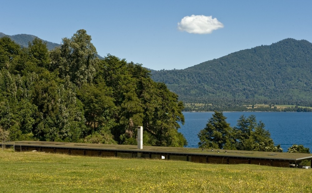 House at lake Rupanco / Izquierdo Lehmann