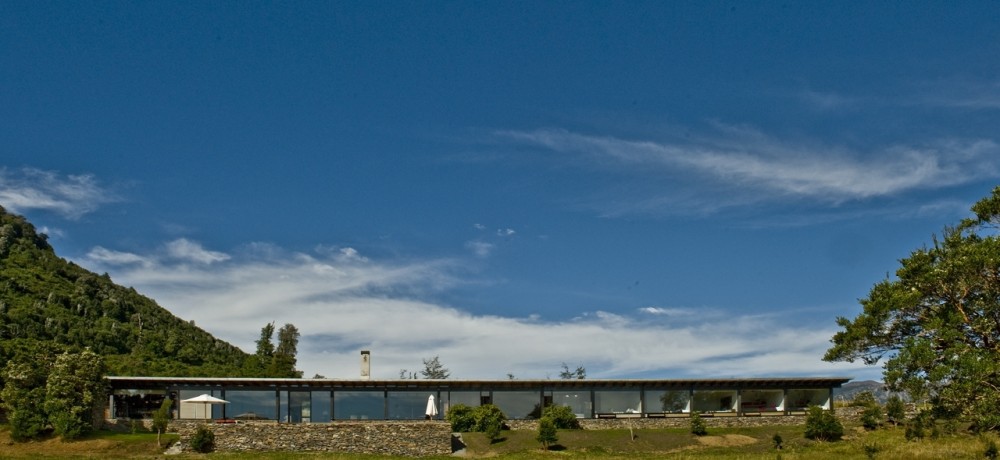 House at lake Rupanco / Izquierdo Lehmann