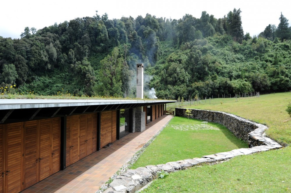 House at lake Rupanco / Izquierdo Lehmann