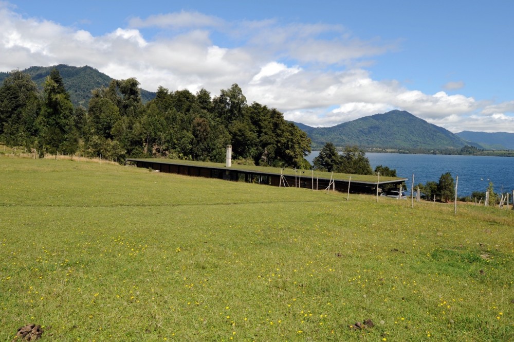 House at lake Rupanco / Izquierdo Lehmann