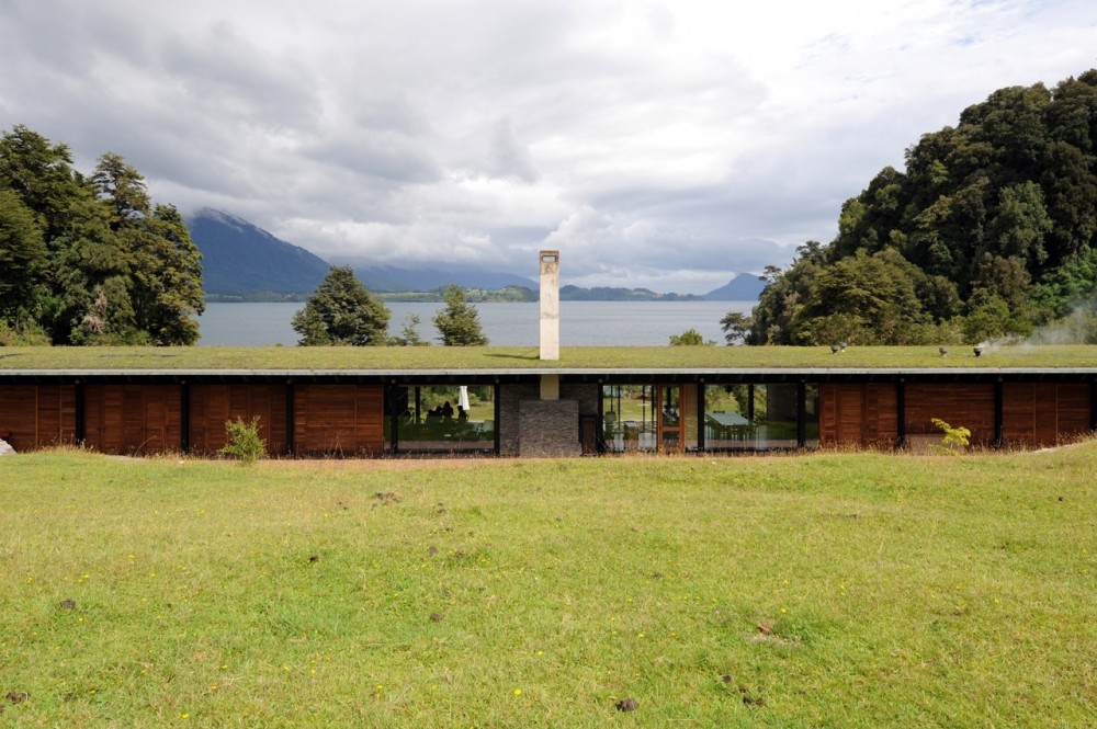 House at lake Rupanco / Izquierdo Lehmann