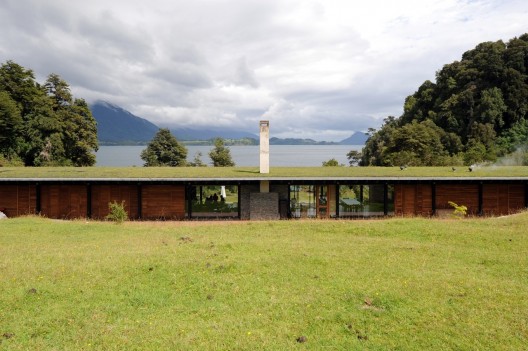 House at lake Rupanco / Izquierdo Lehmann