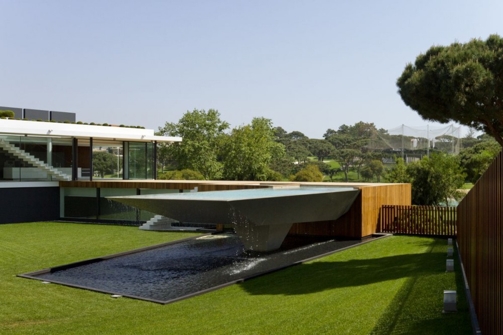 Casa Vale do Lobo / ARQUI + Lda