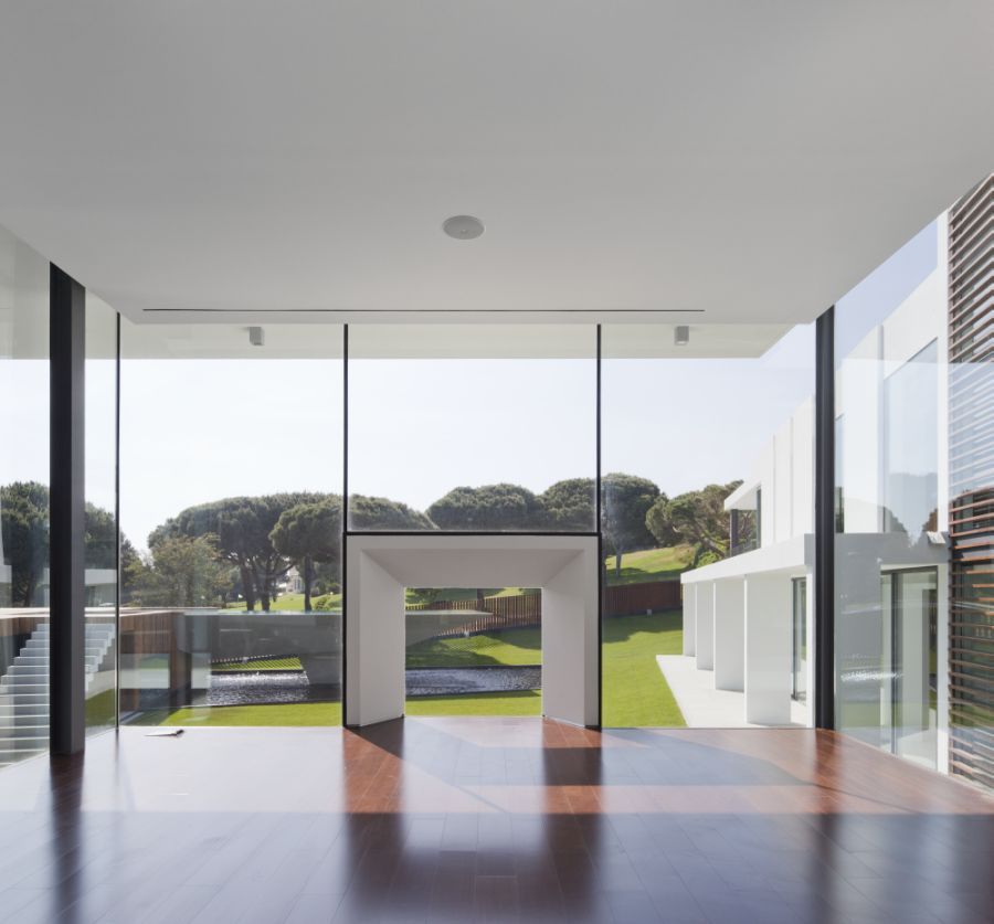 Casa Vale do Lobo / ARQUI + Lda