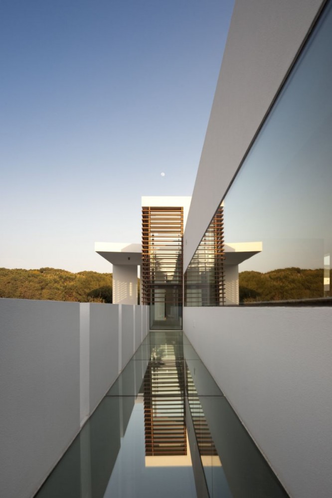 Casa Vale do Lobo / ARQUI + Lda