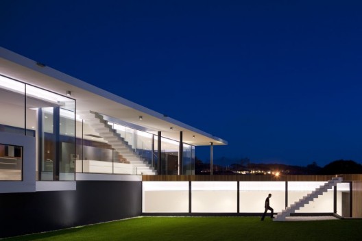 Casa Vale do Lobo / ARQUI + Lda