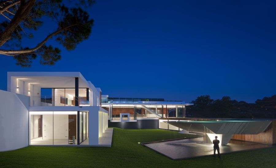 Casa Vale do Lobo / ARQUI + Lda
