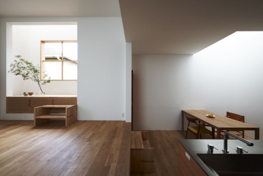 House in Futakoshinchi / Tato Architects