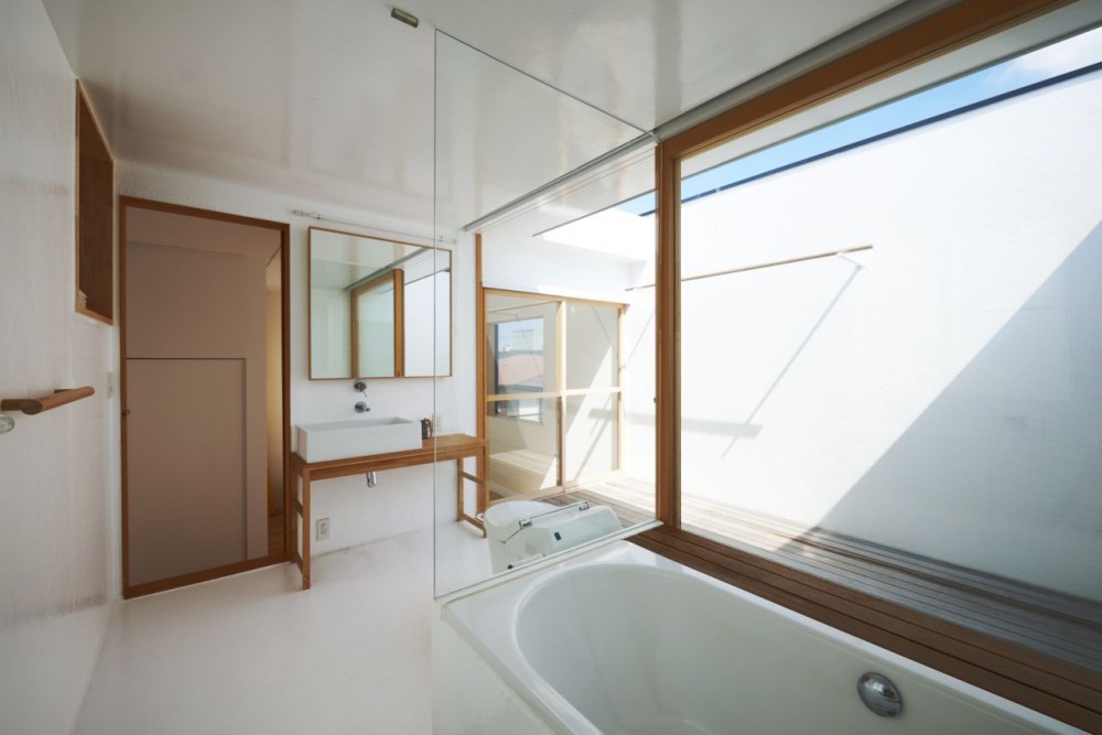 House in Futakoshinchi / Tato Architects