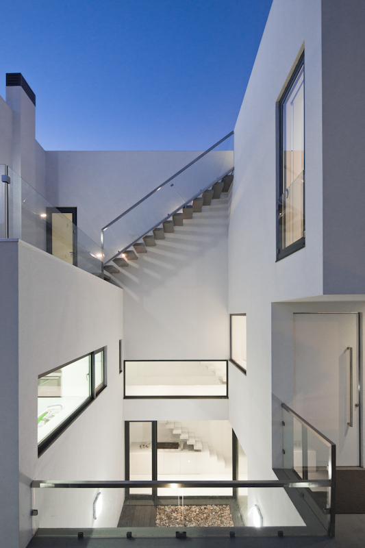 DJ House / [i]da arquitectos