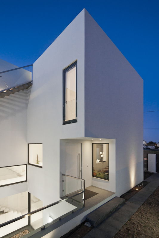 DJ House / [i]da arquitectos