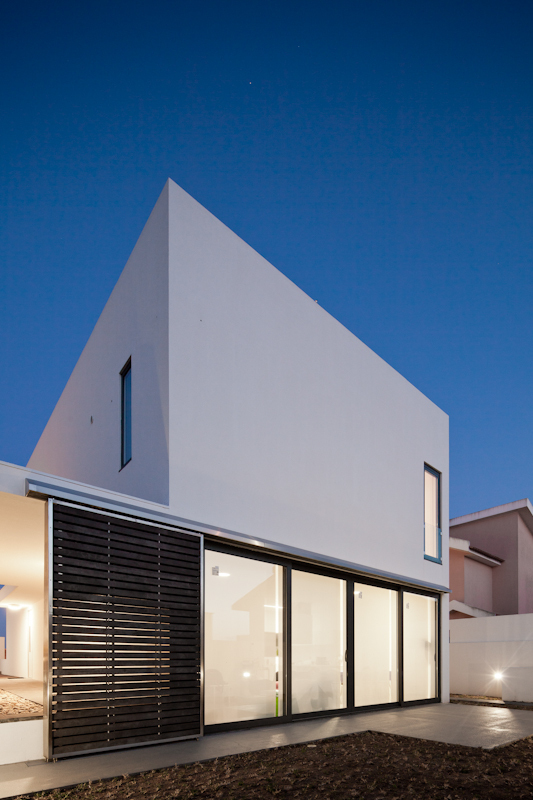 DJ House / [i]da arquitectos