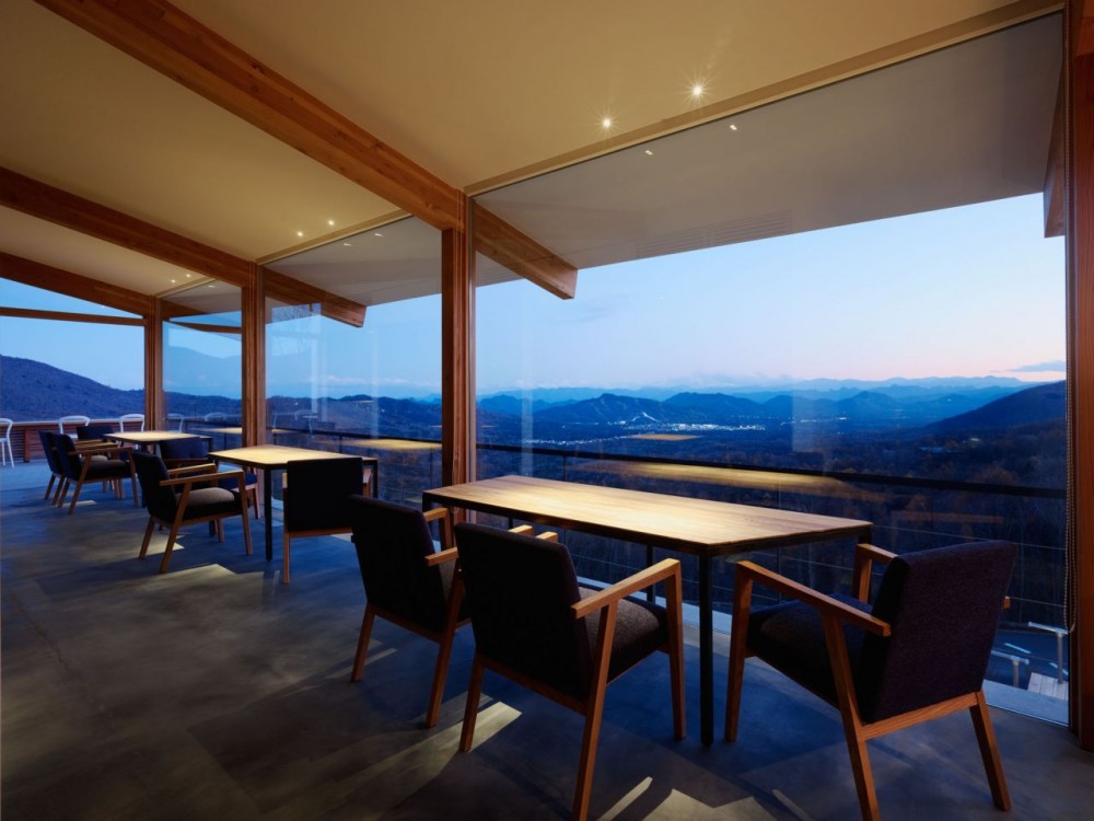 Cafe Aura / Takato Tamagami
