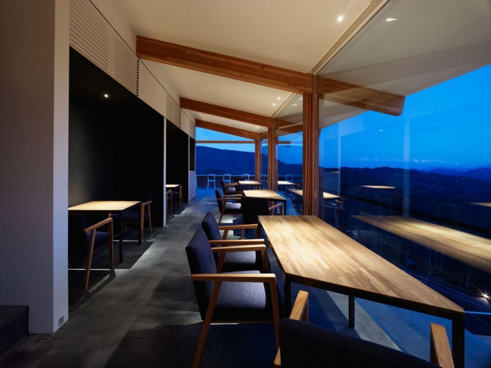 Cafe Aura / Takato Tamagami