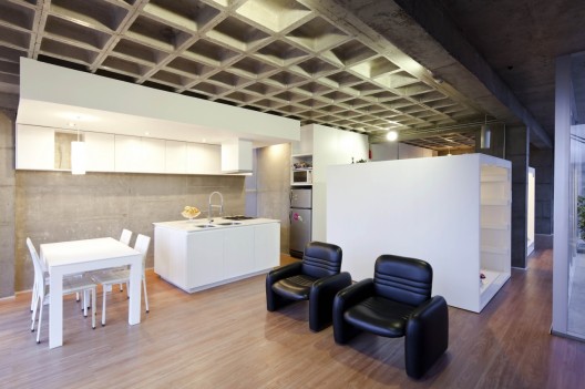 Edificio 03 98 / Espinoza Carvajal Arquitectos