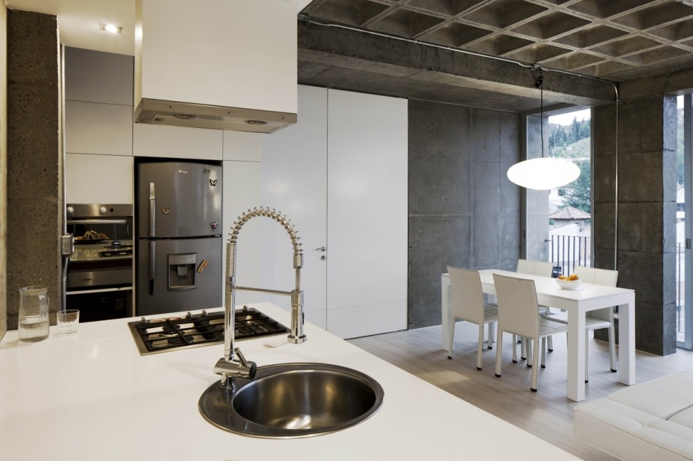 03 98 Building / Espinoza Carvajal Arquitectos