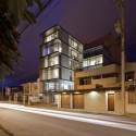 Edificio 03 98 / Espinoza Carvajal Arquitectos © Sebastián Crespo